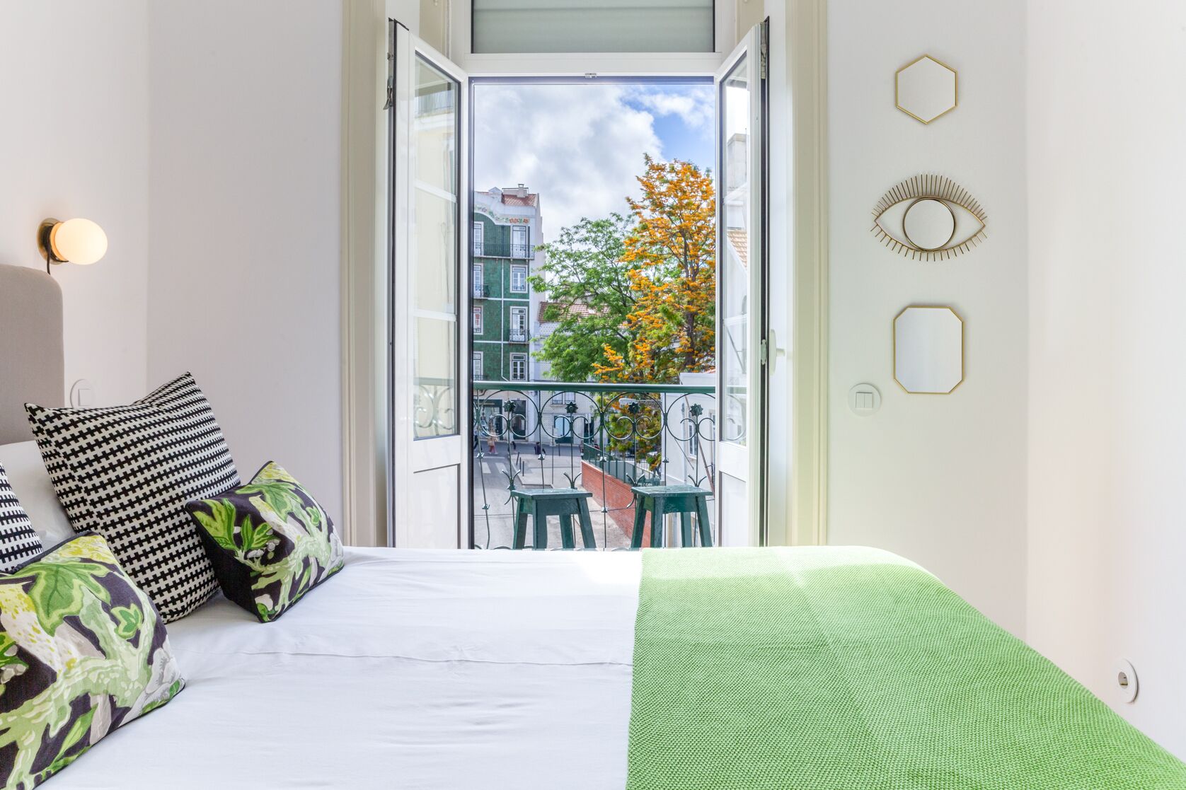 3 quartos, ferros/tábuas de passar roupa, berço de viagem