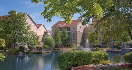 Alojamiento para familias en Branson Condos con 7 piscinas exteriores / cubiertas, a 6,4 km de 76 Strip