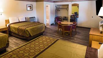 Standard Room, Multiple Beds, Non Smoking