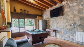 Televisión, futbolito, tenis de mesa y estéreo