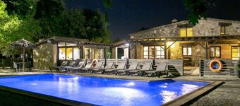 Large villa for 20pax, 45min from Barcelona, ​​BBQ, WiFi