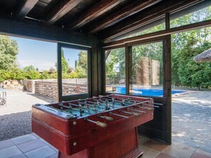Game room - Large villa for 20pax, 45min from Barcelona, ​​BBQ, WiFi (Riudarenes)