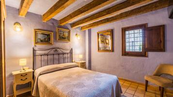 6 bedrooms, iron/ironing board, Internet, bed sheets