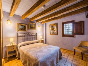 6 dormitorios, tabla de planchar con plancha, Internet y ropa de cama