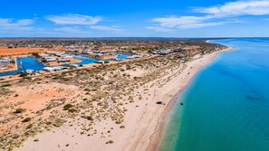 Beach - 78 Madaffari Drive - Private pool (Exmouth)