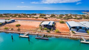 Exterior - 78 Madaffari Drive - Private pool (Exmouth)