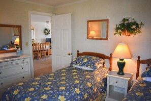 3 bedrooms, iron/ironing board, free WiFi - Three bedroom steps from South Village Beach (West Dennis)
