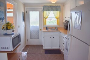 Fridge, microwave, oven, stovetop - Three bedroom steps from South Village Beach (West Dennis)