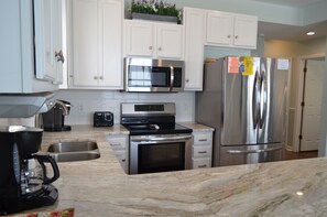 Private kitchen - Family Seaclusion - Oceanfront in Garden City Beach (Garden City Beach)