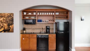 Microwave, stovetop, dishwasher, coffee/tea maker