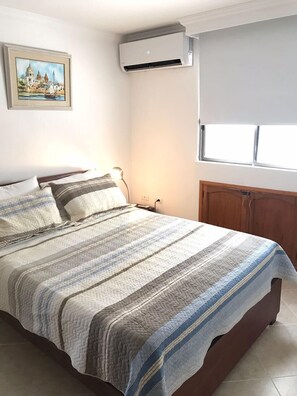 Deluxe-Apartment, 2 Doppelbetten | Bügeleisen/Bügelbrett, kostenloses WLAN