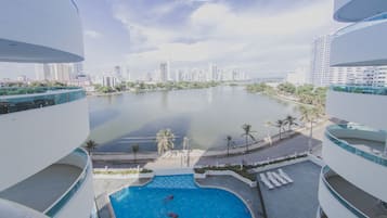 Apartamento Vista a la Bahia 704A, 1 Bedroom | 1 kamar tidur, seprai antialergi, selimut bulu angsa, dan brankas