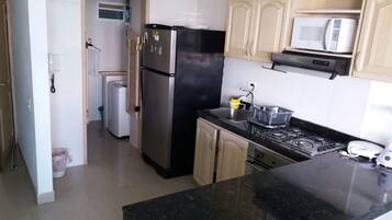 Apartamento Vista al Lago 1104A, 1 Bedroom | 1 kamar tidur, seprai antialergi, selimut bulu angsa, dan brankas