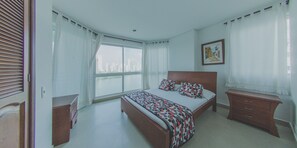 Torres del Lago 903B, 3 Bedroom | Hypo-allergenic bedding, down comforters, in-room safe, blackout drapes - Torres Del Lago (Cartagena)