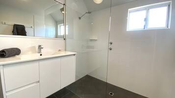 Shower, towels