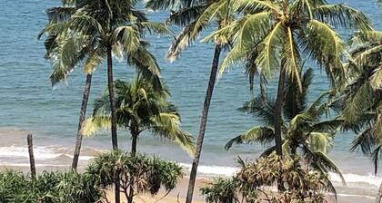 Sleeps 6, Family friendly , 1 Minute walk to Beach, Bars & Supermarkets 7 mins