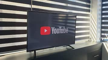 Deluxe-Zimmer, 1 Queen-Bett | Hochwertige Bettwaren, Betten mit Memory-Foam-Matratzen