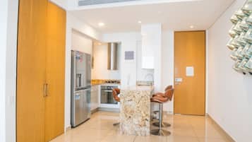 Deluxe Condo (H2) | Private kitchen | Fridge, microwave, coffee/tea maker, cookware/dishes/utensils