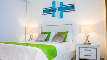 Deluxe Condo (H2) | 1 bedroom, iron/ironing board, free WiFi, bed sheets