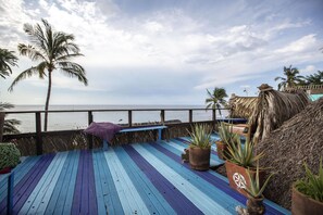 Honeymoon-Zweibettzimmer, Mehrere Betten, Meerblick | Terrasse/Patio