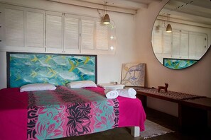 ห้องพาโนรามิกดับเบิลหรือทวิน, หลายเตียง, ปลอดบุหรี่, วิวทะเล | เตารีด/โต๊ะรีดผ้า, Wi-Fi ฟรี, ผ้าปูที่นอน