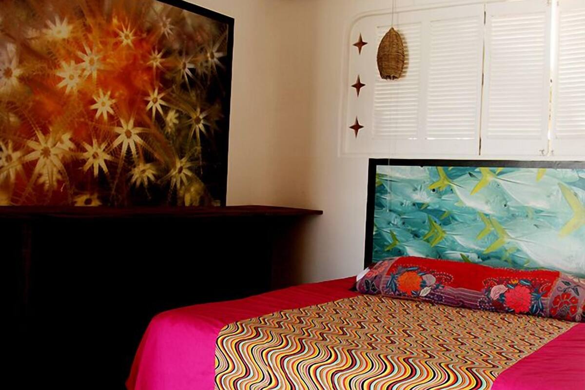 Habitación panorámica - 1 cama matrimonial o 2 individuales, varias camas, para no fumadores | Tabla de planchar con plancha, wifi gratis y ropa de cama