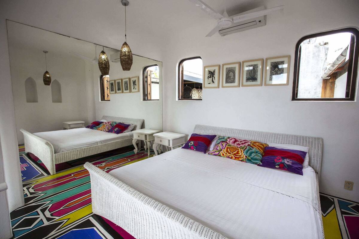 Habitación Confort, varias camas | Tabla de planchar con plancha, wifi gratis y ropa de cama