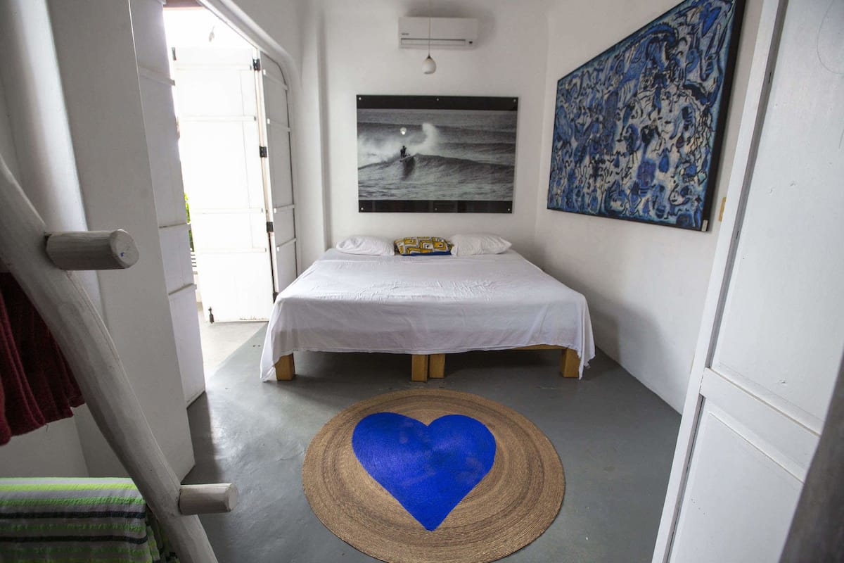 Habitación doble Gallery, 1 cama King size | Tabla de planchar con plancha, wifi gratis y ropa de cama 