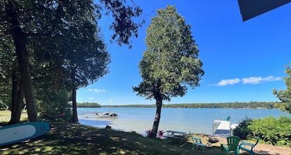 Upea uusi kahden hengen vuode, kaksi kylpyhuvilaa Kangaroo Lake