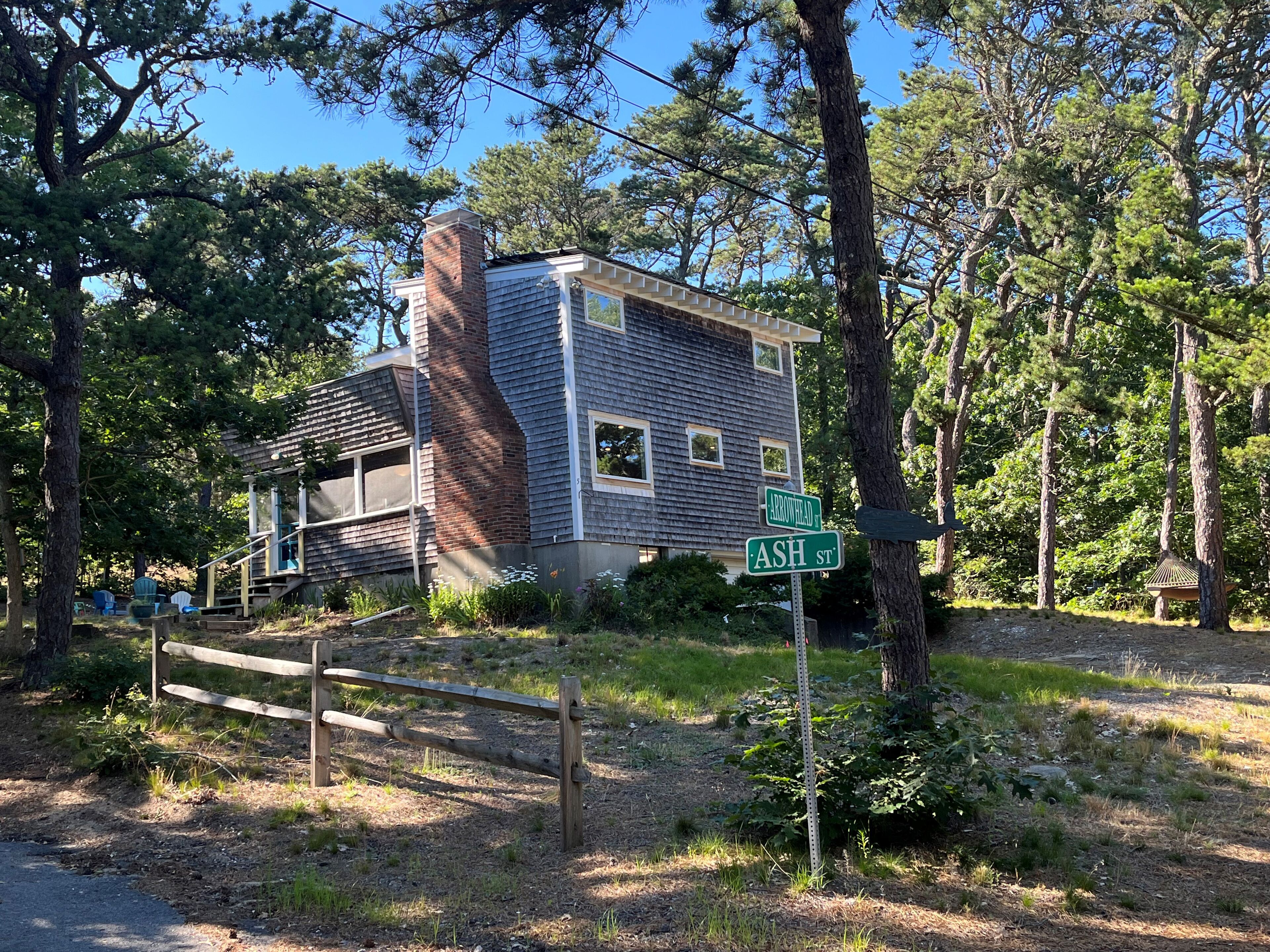 A perfect Wellfleet vacation spot!  Just renovated - charming and quiet cottage
