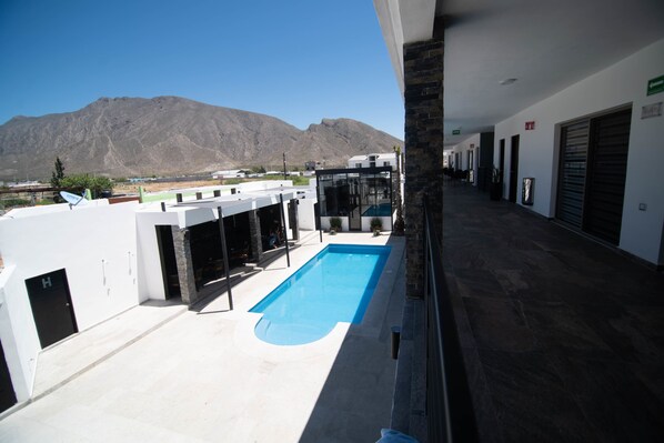 Outdoor pool - Hotel Serenna (Cuatro Ciénegas)