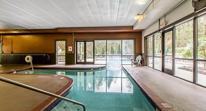 A heated pool - Country Hotel near Gatlinburg amusement park w/ indoor/outdoor heated pools, hot tubs and game rooms (Gatlinburg)