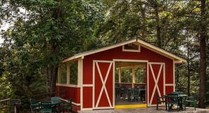 تناول الطعام بالخارج