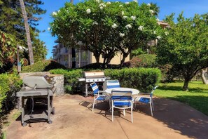 Outdoor dining - Comfy Sunny Kihei Condo @ Haleakala Shores, Across (Kihei)