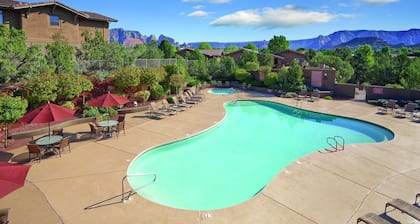 Desert Resort, perfecto para practicar senderismo en Cathedral Rock con acceso a piscina al aire libre y bañera de hidromasaje