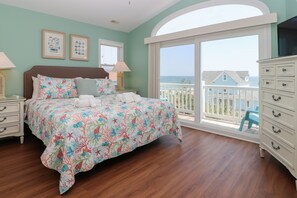 5 bedrooms, iron/ironing board, travel cot, free WiFi - Pet Friendly,Oceanfront duplex,direct access,community pool.Spinnaker's Reach (Emerald Isle)