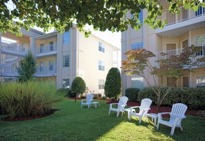 Property grounds - Spacious Branson  lodging with Beautiful scenery (Branson)