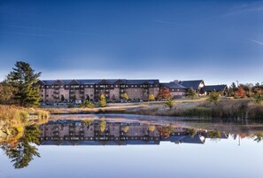 Exterior - Glacier Canyon Resort With Free access to WaterParks and other Amenities (Baraboo)