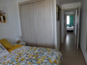 1 habitación, tabla de planchar con plancha, wifi gratis y ropa de cama 