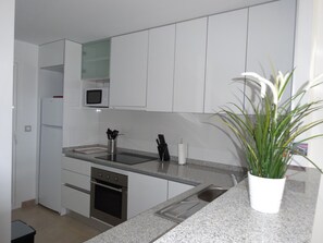 Refrigerador, microondas, horno y lavavajillas 