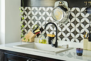 Fridge, microwave, stovetop, electric kettle - Private Pool villa - Oldtown location (HỘI AN)