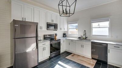Starland District Cottage - Foodie Getaway!