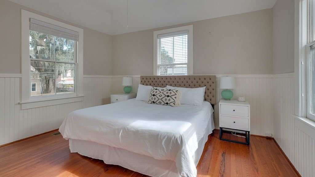 2 habitaciones, tabla de planchar con plancha, wifi y ropa de cama 