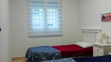 2 Schlafzimmer, Schreibtisch, Bügeleisen/Bügelbrett, kostenloses WLAN