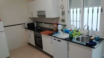 Microwave, coffee/tea maker, cookware/dishes/utensils, dining tables