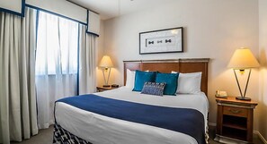 2 habitaciones, tabla de planchar con plancha, internet y ropa de cama