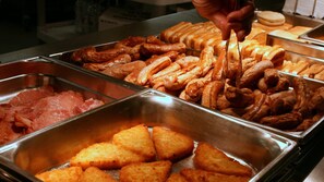 Free daily English breakfast - Murchison Backpackers (Masindi)