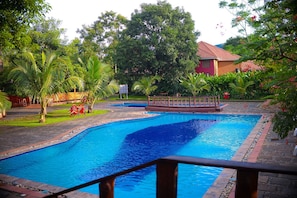 Kolam renang outdoor