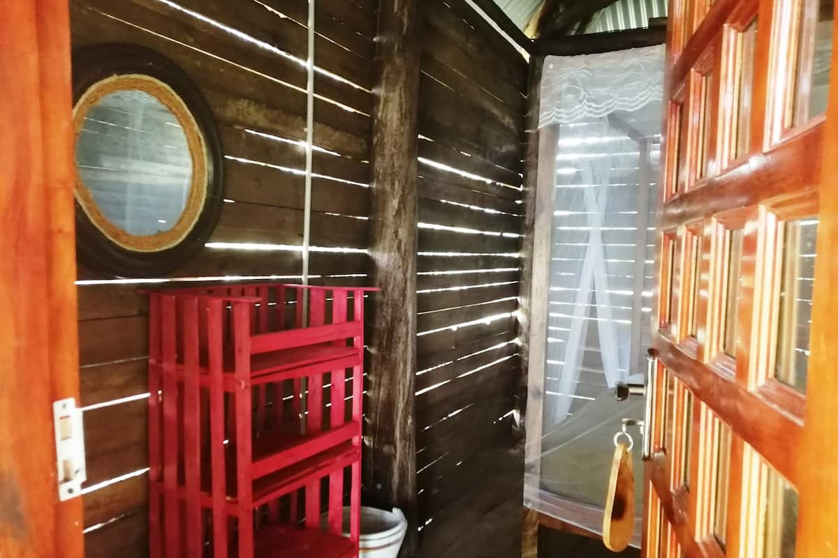 Seterika/papan seterika, cadar katil