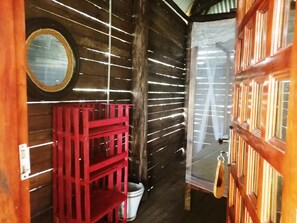 Iron/ironing board (on request), bed sheets - Murchison Backpackers (Masindi)